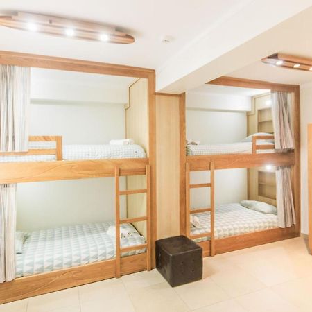Peniche Surfcamp Hostel バレアル エクステリア 写真