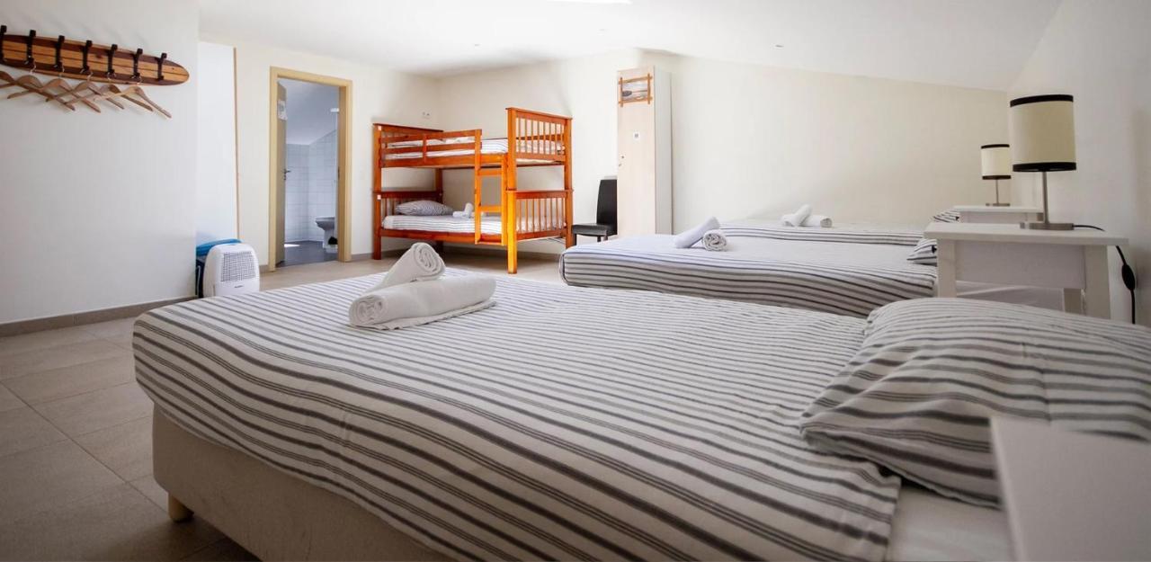 Peniche Surfcamp Hostel バレアル エクステリア 写真