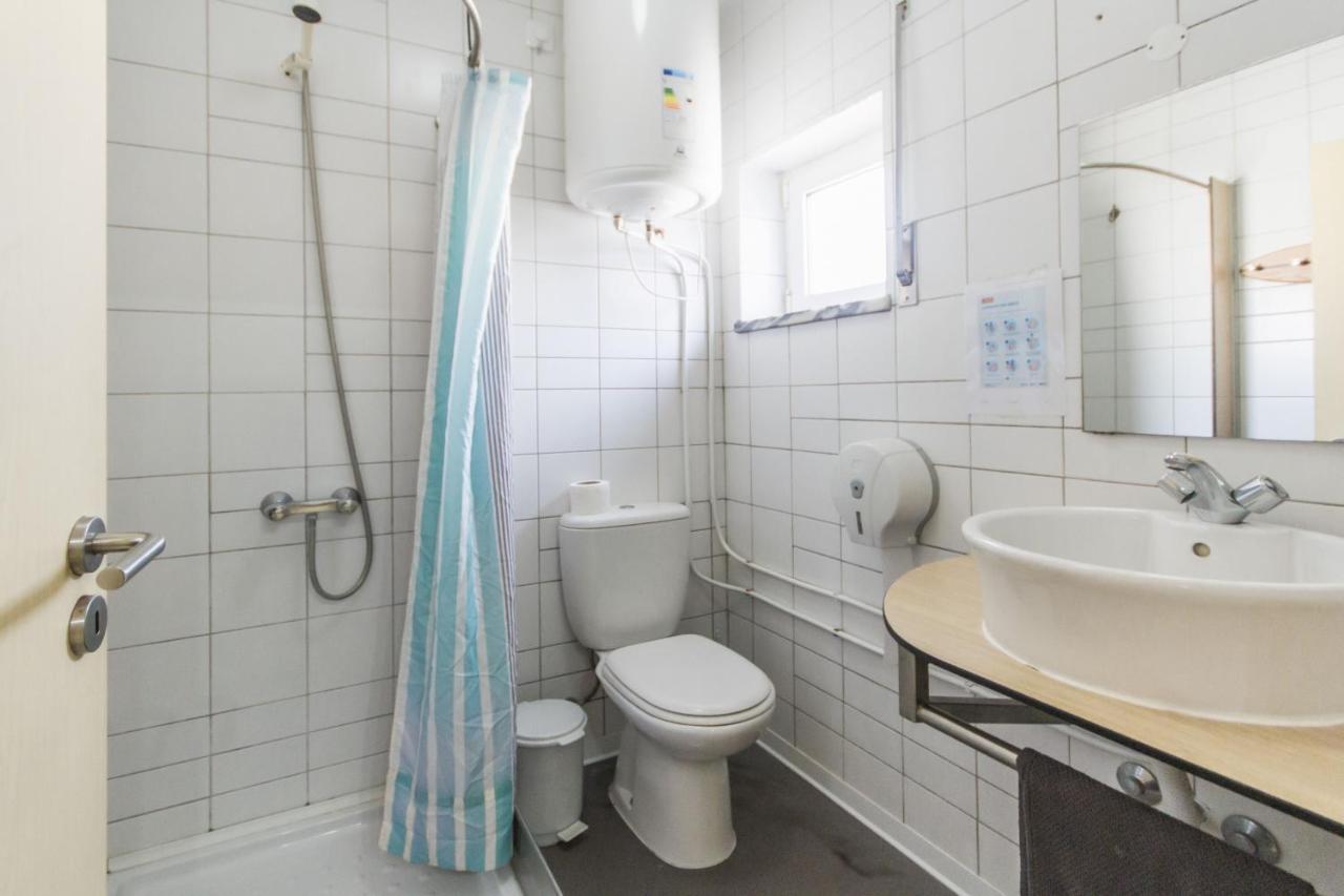 Peniche Surfcamp Hostel バレアル エクステリア 写真