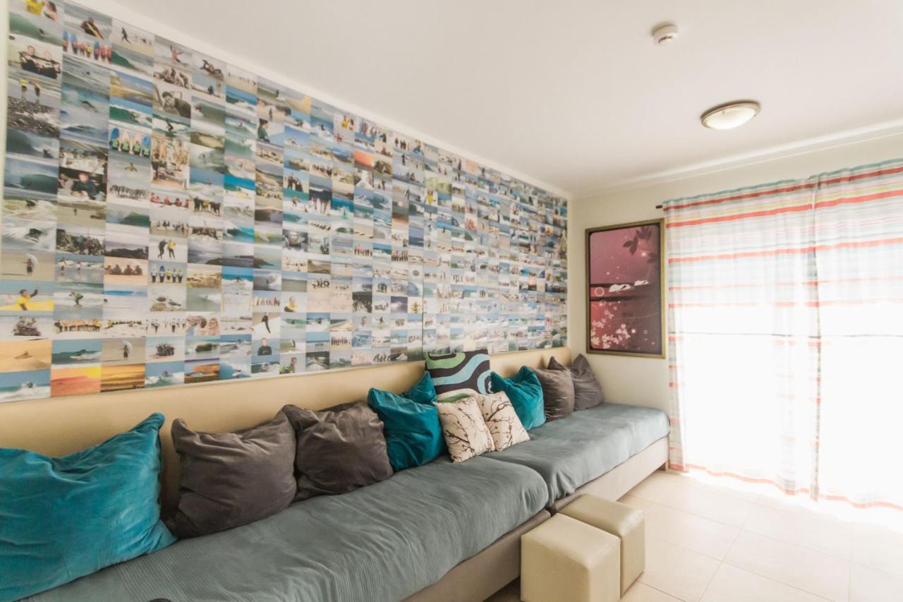 Peniche Surfcamp Hostel バレアル エクステリア 写真