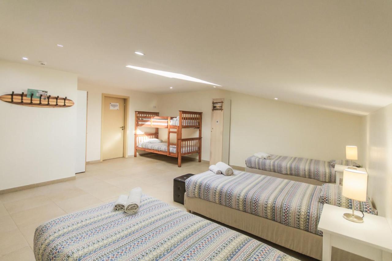 Peniche Surfcamp Hostel バレアル エクステリア 写真