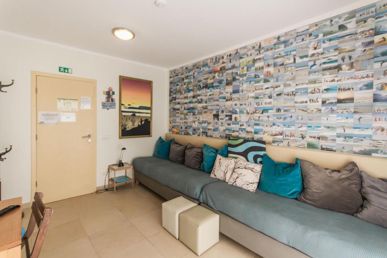 Peniche Surfcamp Hostel バレアル エクステリア 写真