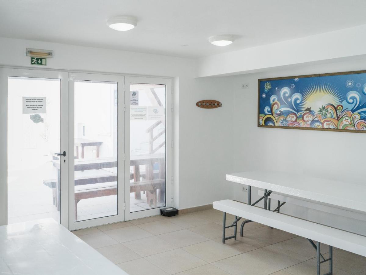 Peniche Surfcamp Hostel バレアル エクステリア 写真