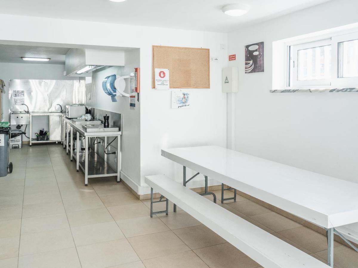 Peniche Surfcamp Hostel バレアル エクステリア 写真