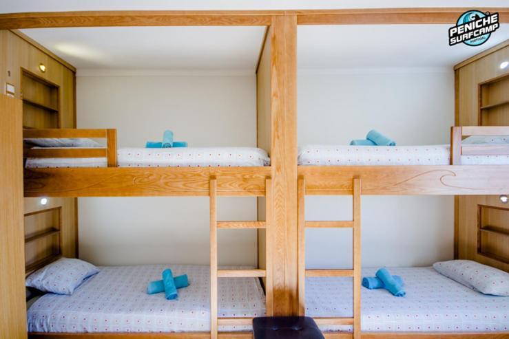 Peniche Surfcamp Hostel バレアル エクステリア 写真