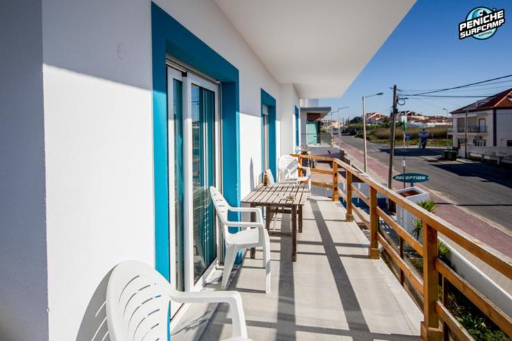 Peniche Surfcamp Hostel バレアル エクステリア 写真